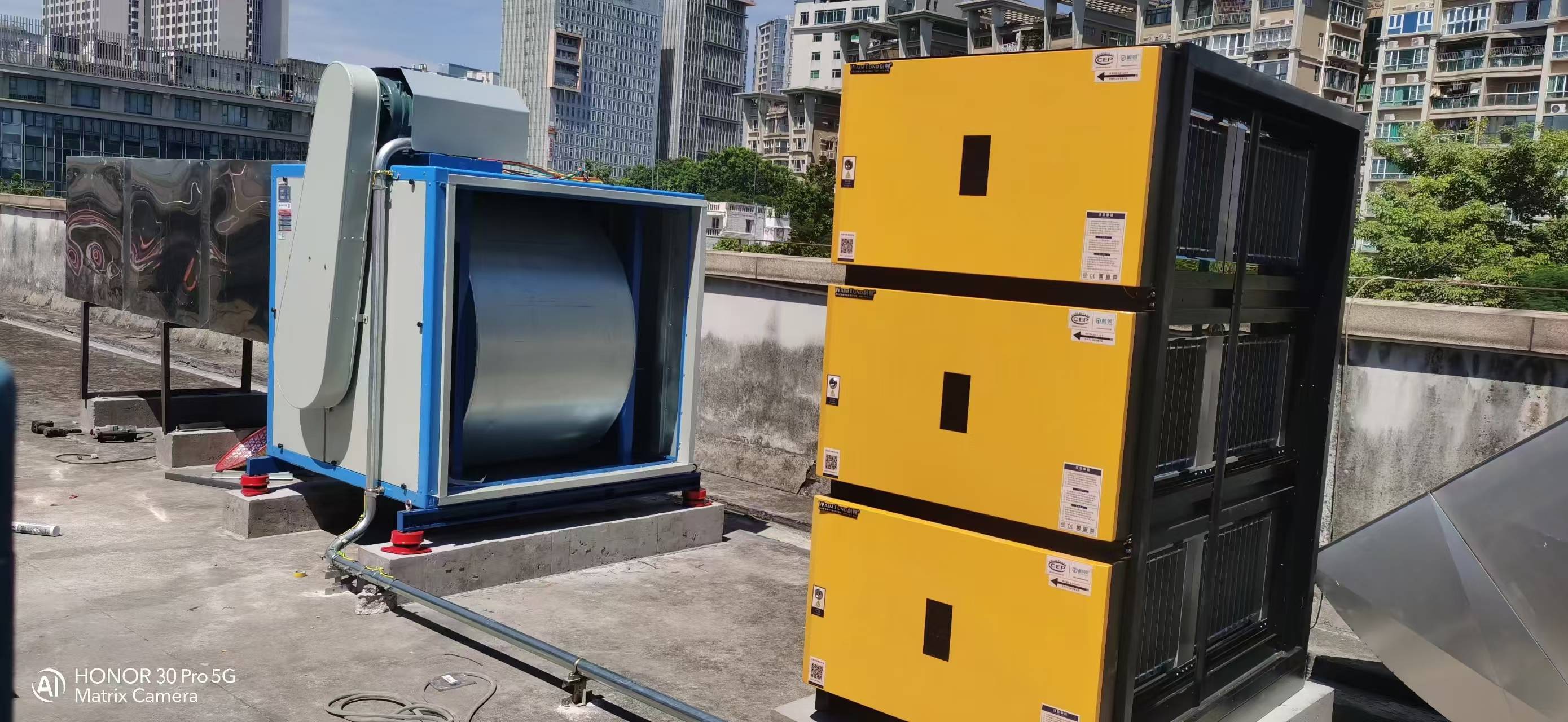 器：技术创新驱动绿色餐饮与文明城市共建米乐体育M6直播平台餐饮商用油烟净化(图1)
