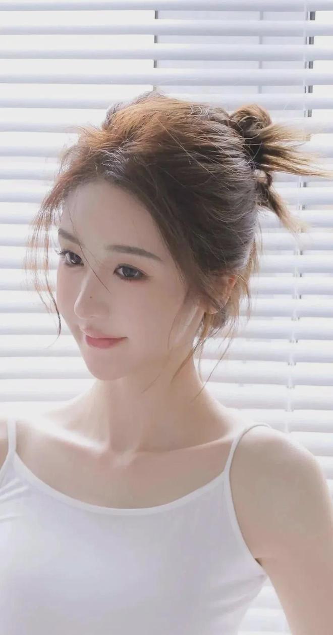 的妈妈成全儿子米乐m6装睡