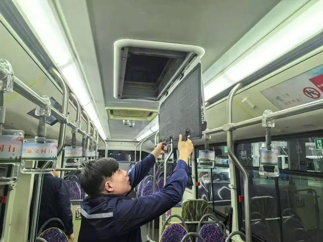 上凉爽的公交车原因是……天气逐步变热但您一定能坐(图2)